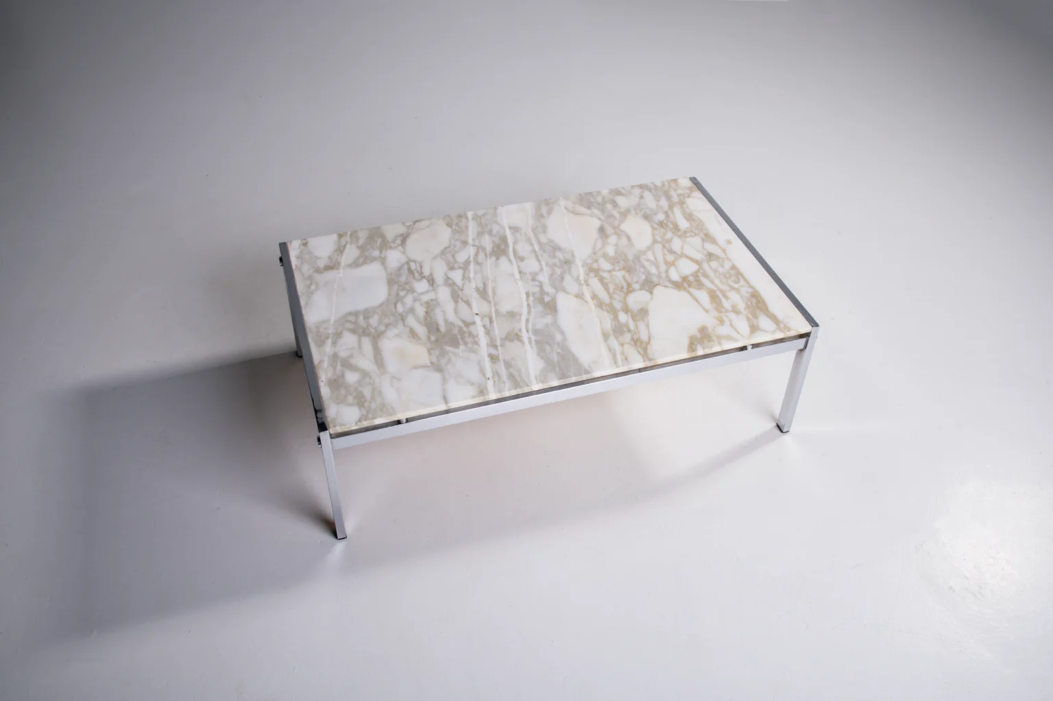 J.A. Motte Airborne Marble Coffee Table Up