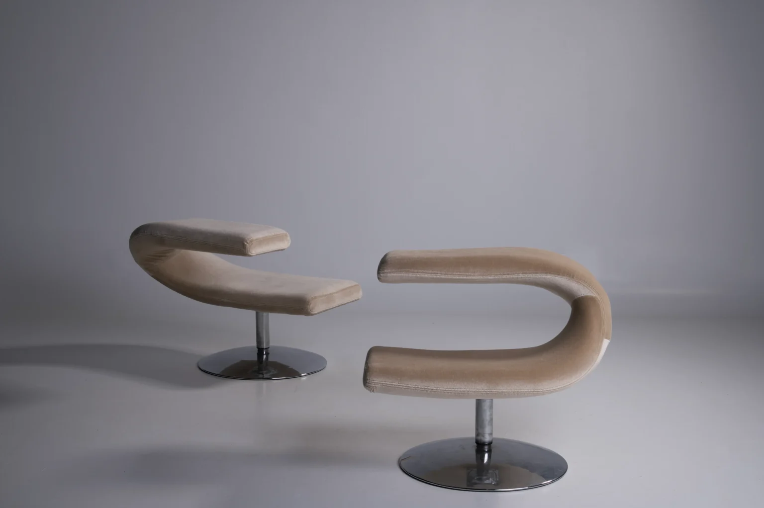 Studio Menzel - 100% Mohair Swivel Chairs Designer 6