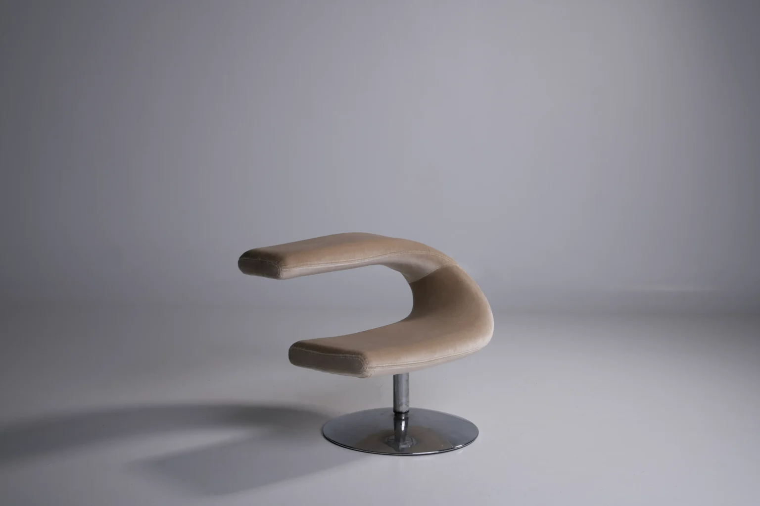 Studio Menzel - 100% Mohair Swivel Chairs Designer 6