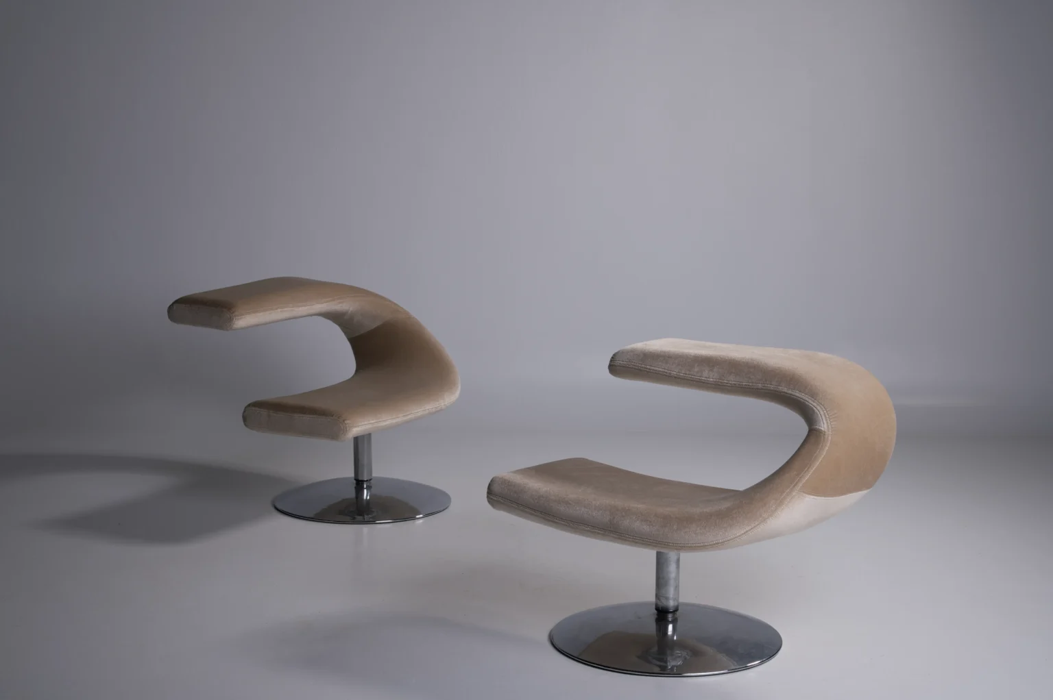 Studio Menzel - 100% Mohair Swivel Chairs