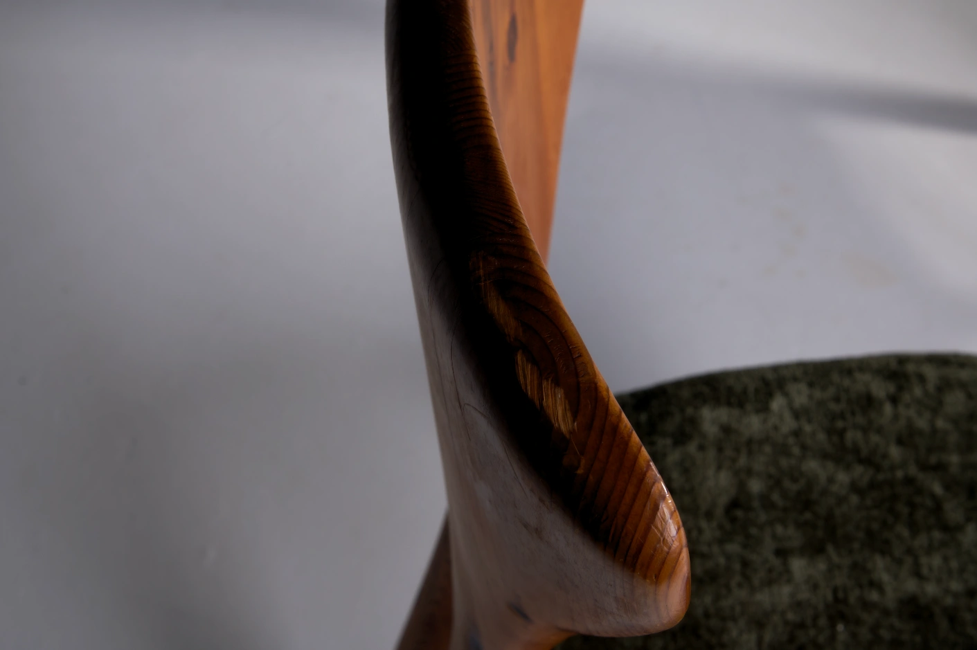 Studio Menzel - Brutalist Pine Dining Chairs Details