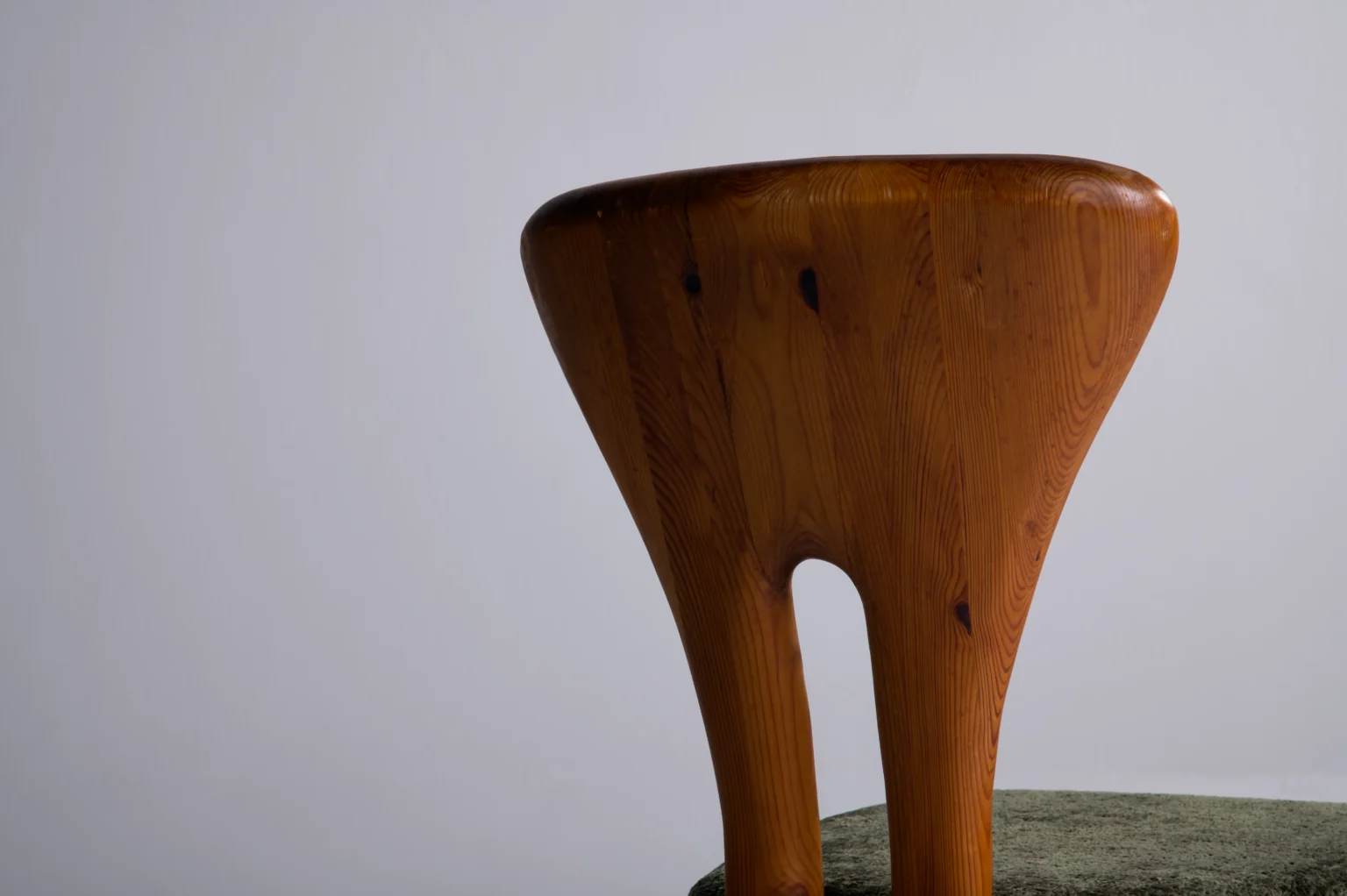 Studio Menzel - Brutalist Pine Dining Chairs Detail