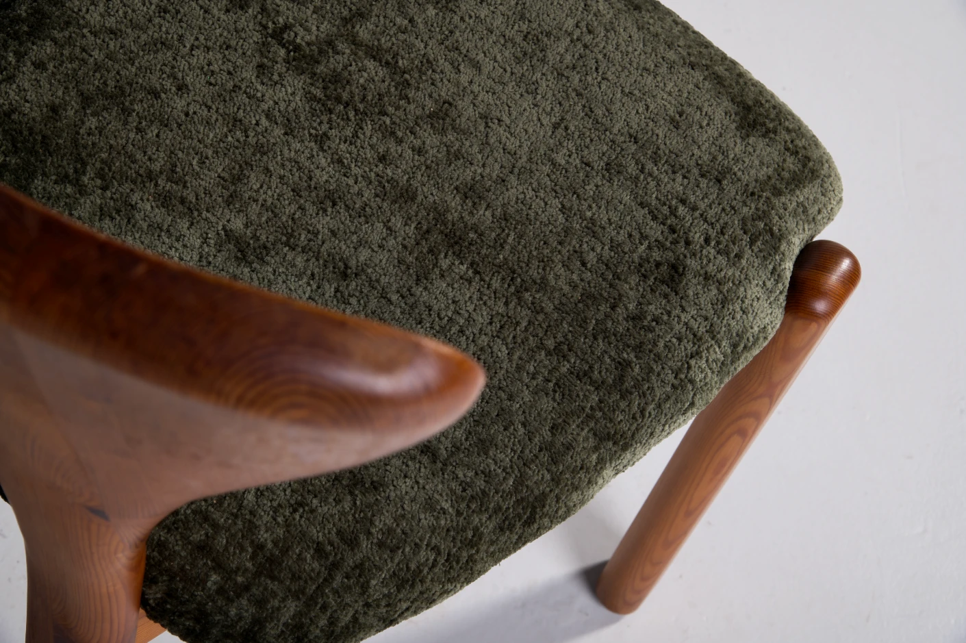 Studio Menzel - Brutalist Pine Dining Chairs Detail