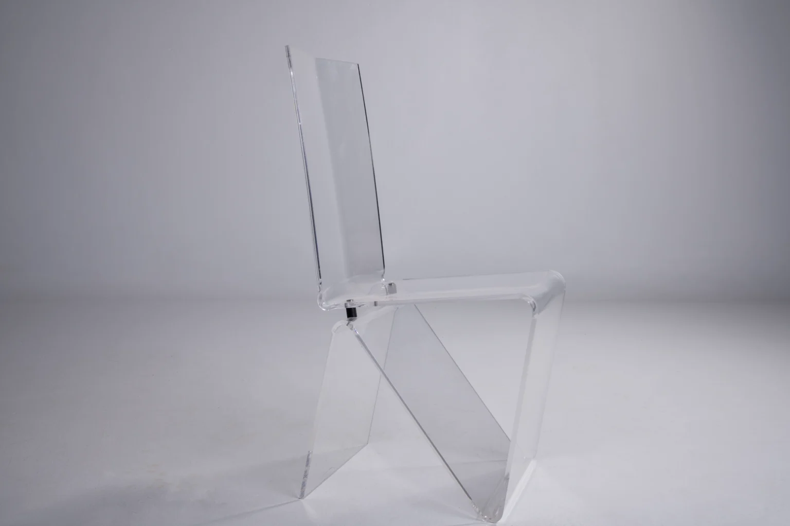 Studio Menzel - David Lange Transparent Chair French 3