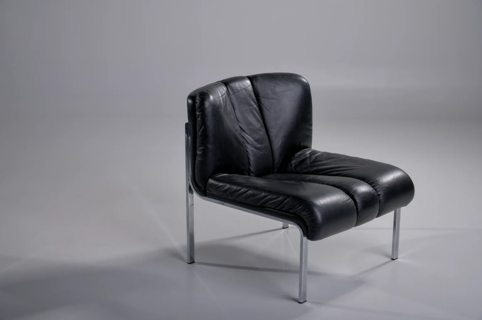 Studio Menzel - Girsbergher 1200 Eurochairs Frontside