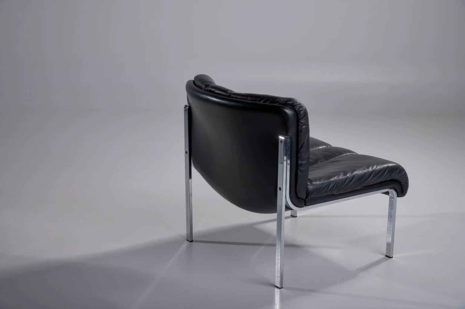 Studio Menzel - Girsbergher 1200 Eurochairs Backside