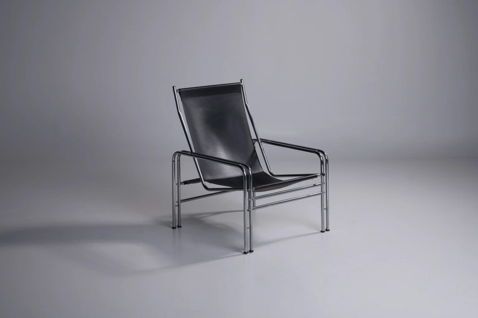 Studio Menzel - Vintage Harness Leather Chair