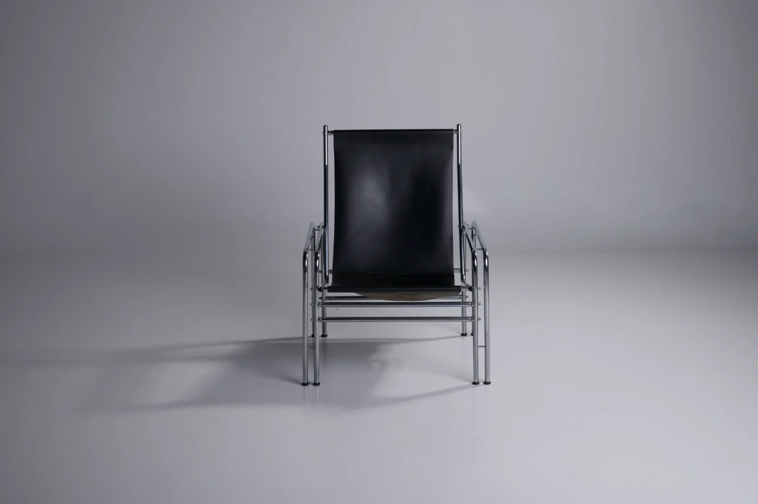 Studio Menzel - Vintage Harness Leather Chair