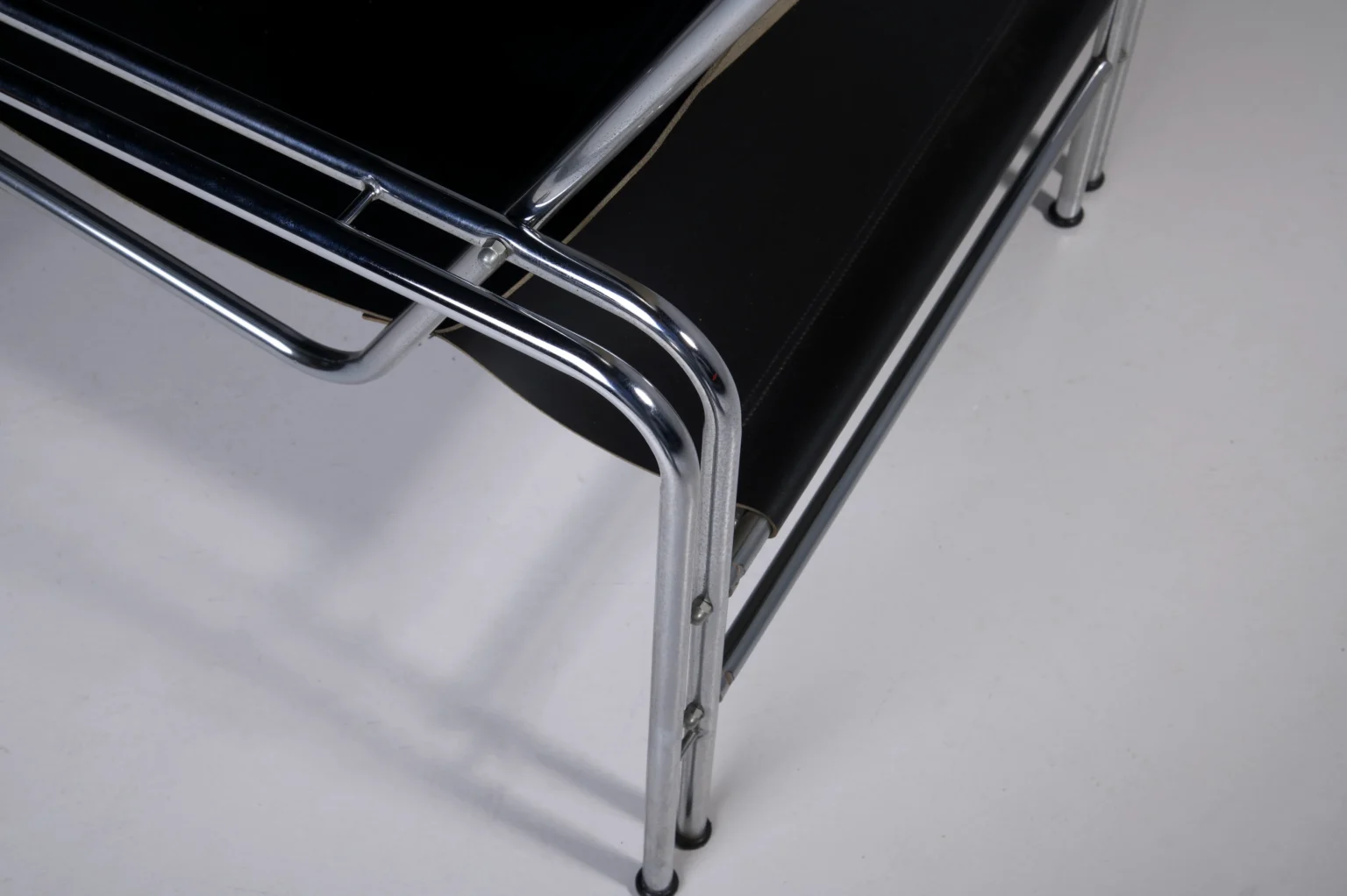 Studio Menzel - Vintage Harness Leather Detail