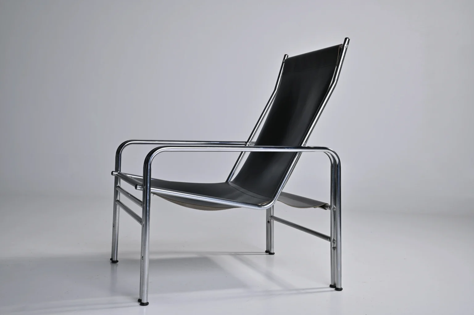 Studio Menzel - Vintage Harness Leather Chair