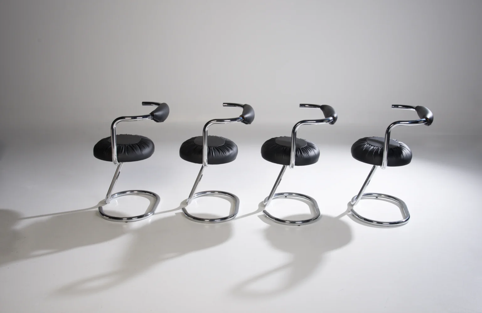 Giotto Stoppino Cobra chairs