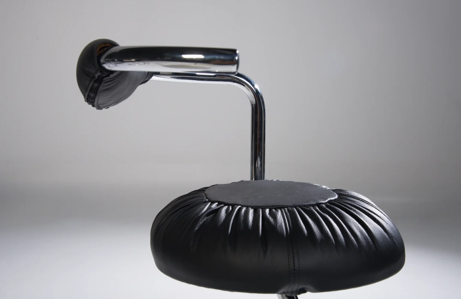 Giotto Stoppino Cobra chairs