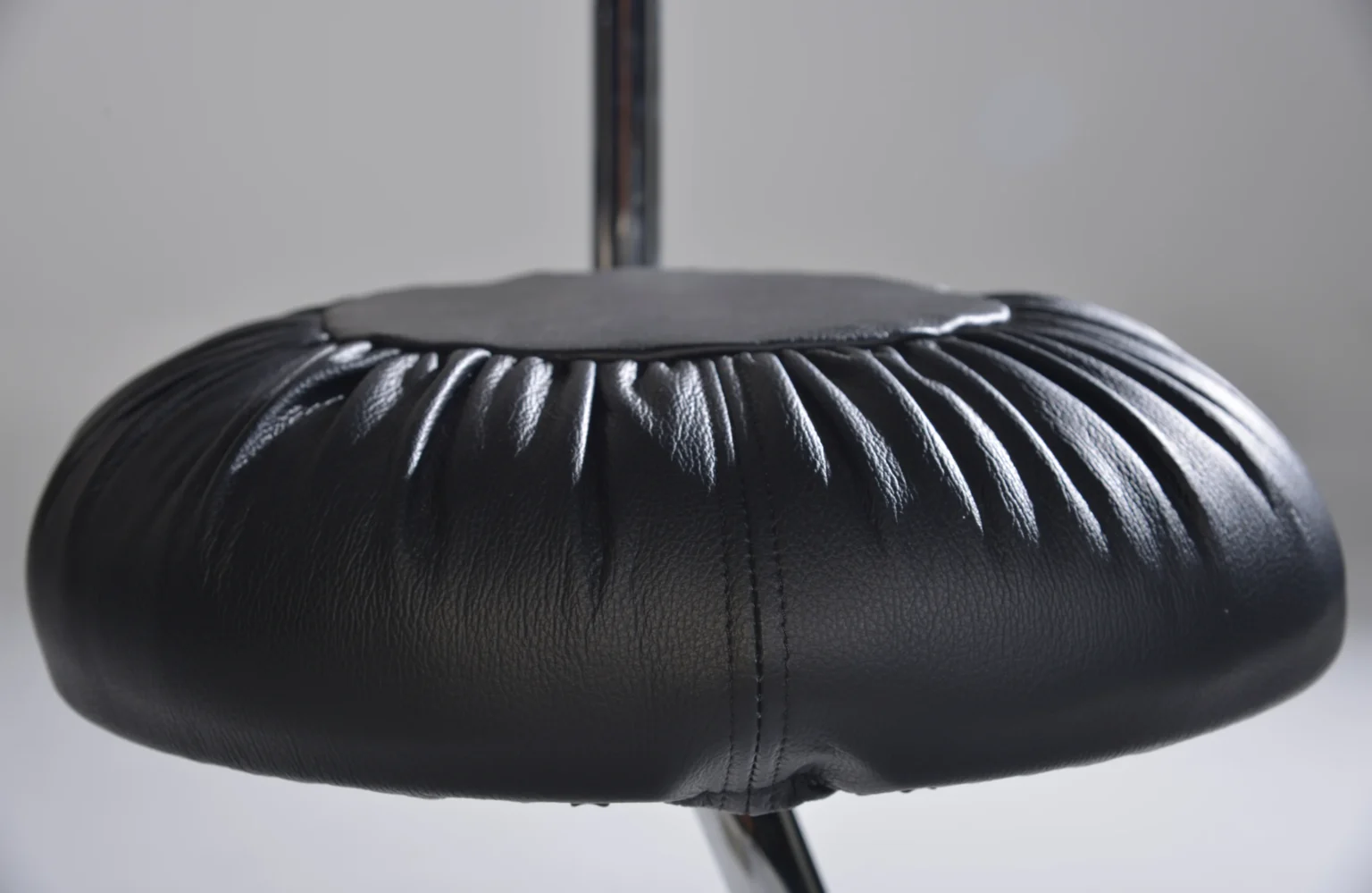 Giotto Stoppino Cobra chairs